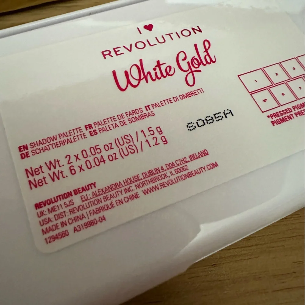 I Heart Revolution White Gold Mini Chocolate Eyeshadow Palette